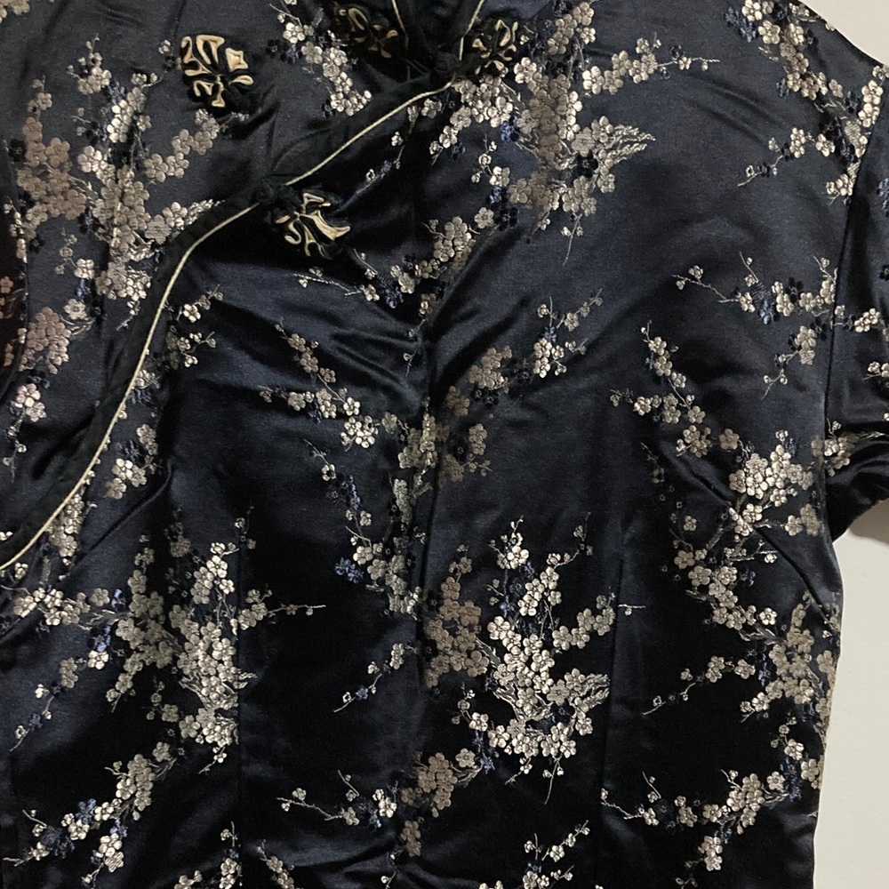 Elegant Black and Gold Floral Midi Dress - Picture 5 of 11